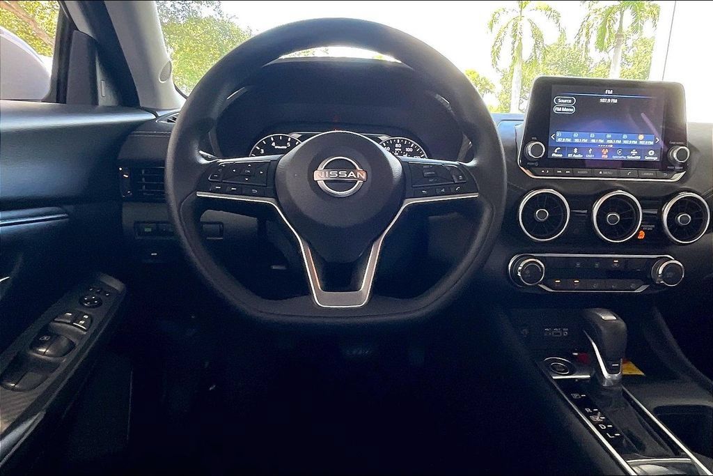 Used 2025 Nissan Sentra SV FWD image 5