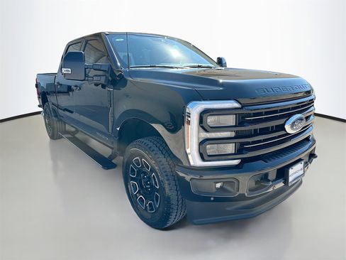 Used 2025 Ford F250 Platinum w/ FX4 Off-Road Package image 3