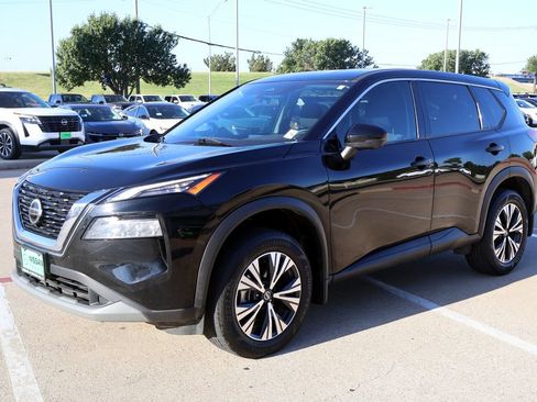 Used 2021 Nissan Rogue SV FWD image 3