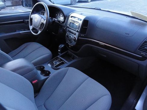 Used 2011 Hyundai Santa Fe GLS image 12