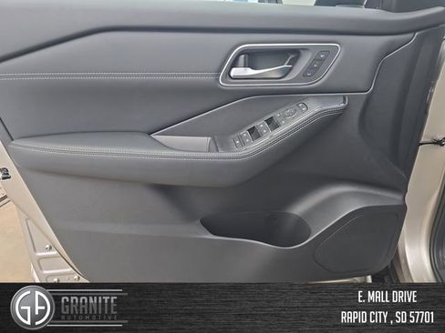 New 2026 Nissan Rogue Platinum w/ Tech Package AWD/4WD image 10
