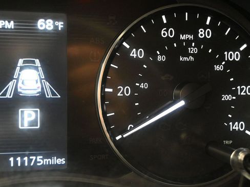 Used 2023 Nissan Kicks SV image 16