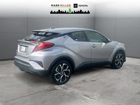 Used 2019 Toyota C-HR XLE FWD image 5