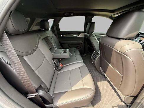 Used 2023 Cadillac XT5 Sportv w/ Technology Package AWD/4WD image 16