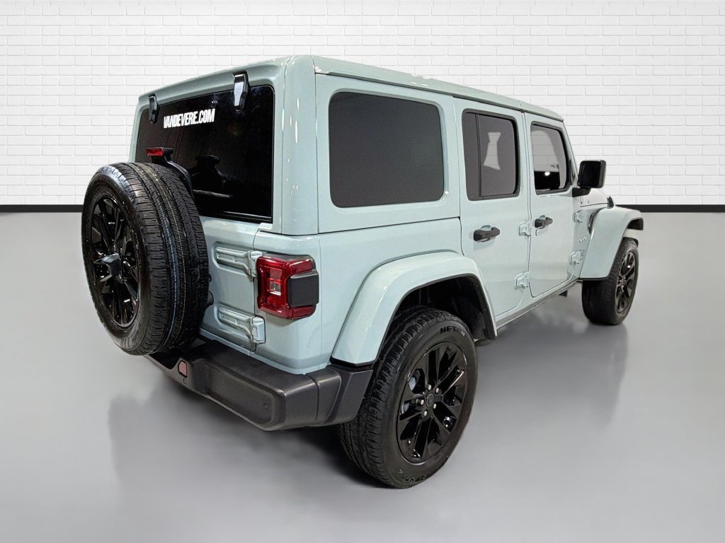 Used 2024 Jeep Wrangler Unlimited Sahara w/ Technology Group AWD/4WD image 9