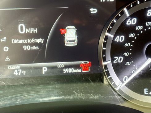 Used 2025 Toyota Highlander LE image 12