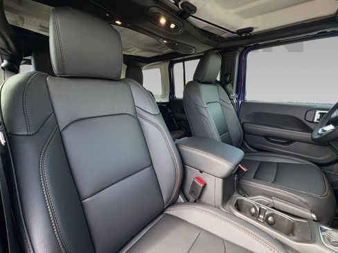 New 2026 Jeep Wrangler Unlimited Sahara AWD/4WD image 8