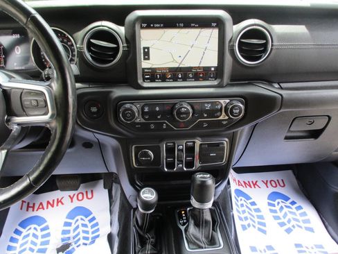 Used 2018 Jeep Wrangler Unlimited Sahara AWD/4WD image 17