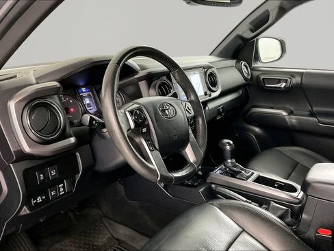 Used 2022 Toyota Tacoma TRD Off-Road w/ TRD Premium Off Road Package image 16