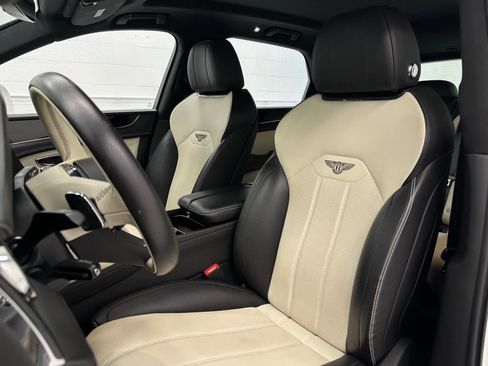 Used 2023 Bentley Bentayga AWD/4WD image 13
