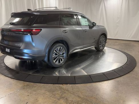 Certified 2026 INFINITI QX60 Luxe w/ Family Package image 8