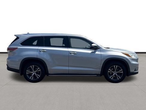 Used 2016 Toyota Highlander XLE FWD image 4