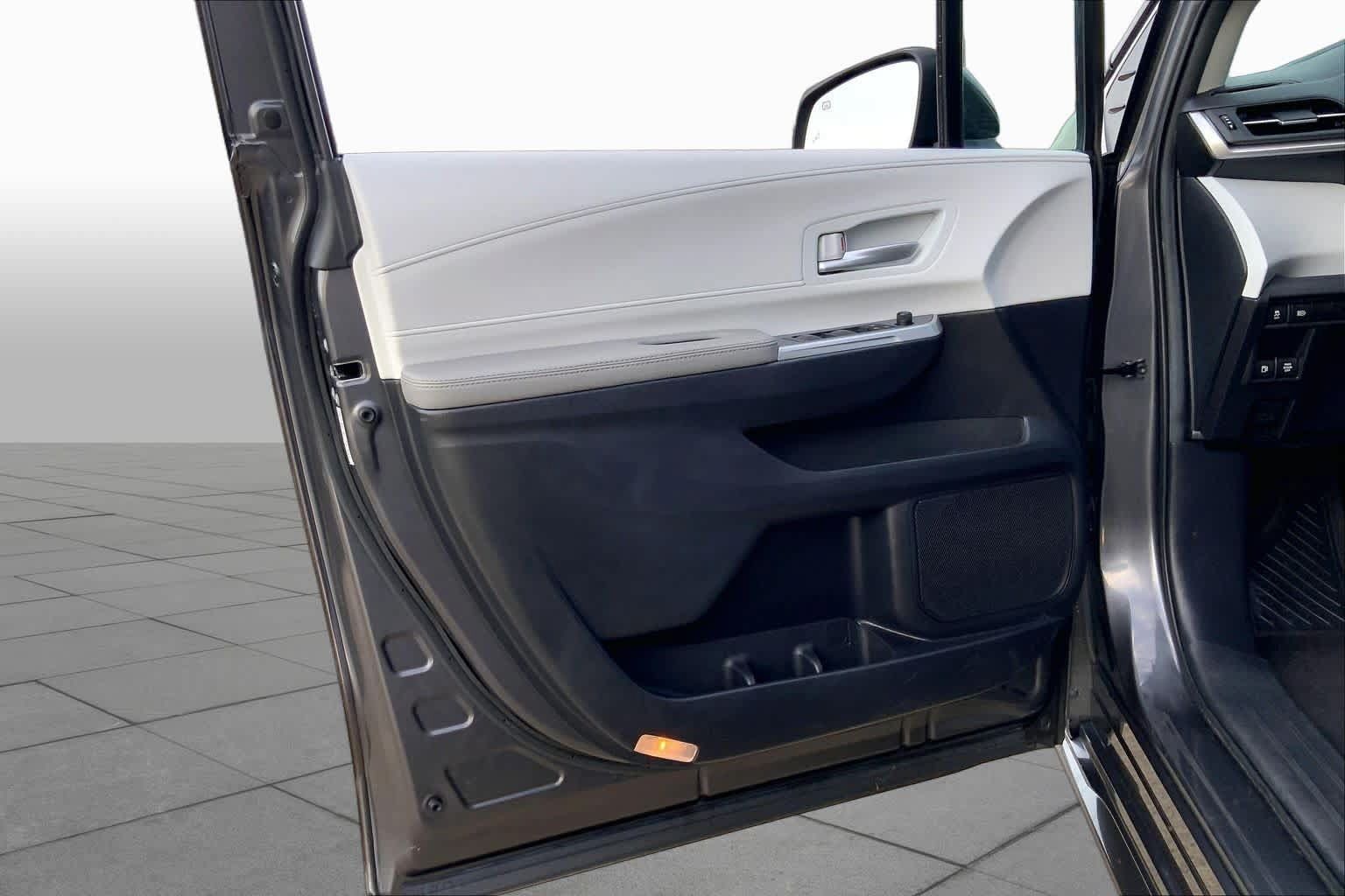 Certified 2025 Toyota Sienna XLE FWD image 21