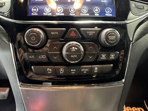 Used 2019 Jeep Grand Cherokee Altitude AWD/4WD image 3