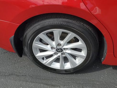 Used 2022 Toyota Camry SE FWD image 5