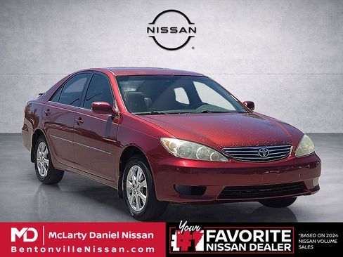 Used 2005 Toyota Camry FWD image 1