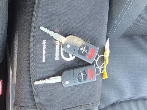 Used 2011 MAZDA MAZDA3 s Sport FWD image 23