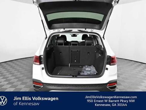 Certified 2022 Volkswagen Taos SE w/ Panoramic Sunroof Package image 10