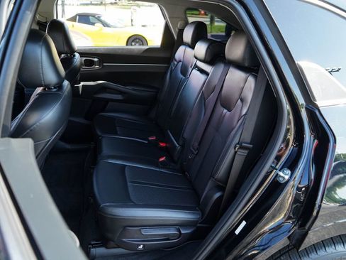 Used 2022 Kia Sorento S w/ Panoramic Sunroof Package FWD image 8