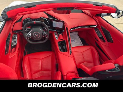Used 2024 Chevrolet Corvette Stingray Premium Conv w/ Z51 Performance Package RWD image 9