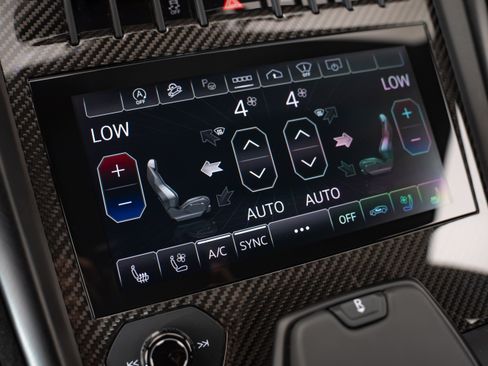 Used 2024 Lamborghini Urus Performante AWD/4WD image 18