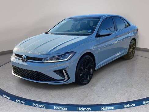 Used 2025 Volkswagen Jetta SE w/ Sunroof Package image 1