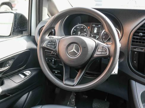 Used 2023 Mercedes-Benz Metris image 18