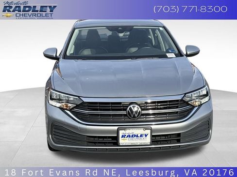 Used 2024 Volkswagen Jetta SE image 11