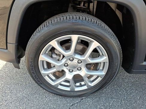 Certified 2022 Jeep Compass Latitude image 11