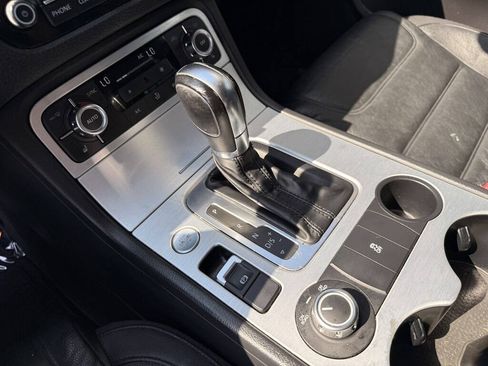 Used 2014 Volkswagen Touareg VR6 AWD/4WD image 13