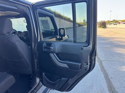 Used 2018 Jeep Wrangler Unlimited Sport S AWD/4WD image 30