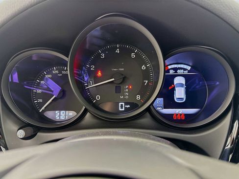 Certified 2025 Porsche Macan AWD/4WD image 33