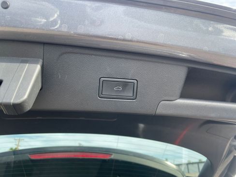 Used 2025 Volkswagen Atlas Cross Sport SE image 23