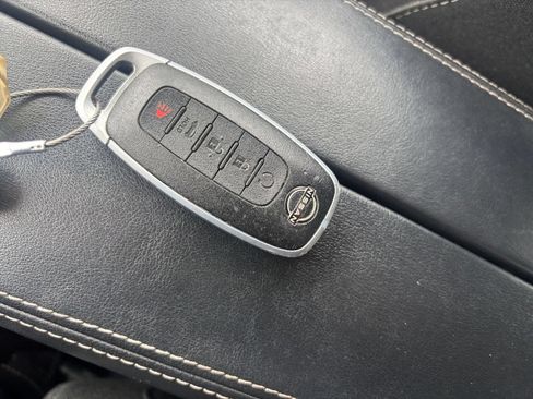 Used 2025 Nissan Rogue SV FWD image 27
