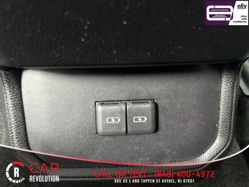 Used 2023 Toyota Highlander LE AWD/4WD image 28
