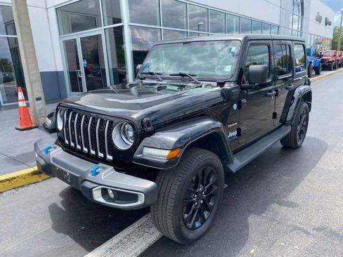 Used 2023 Jeep Wrangler Unlimited Sahara w/ Cold Weather Group image 4