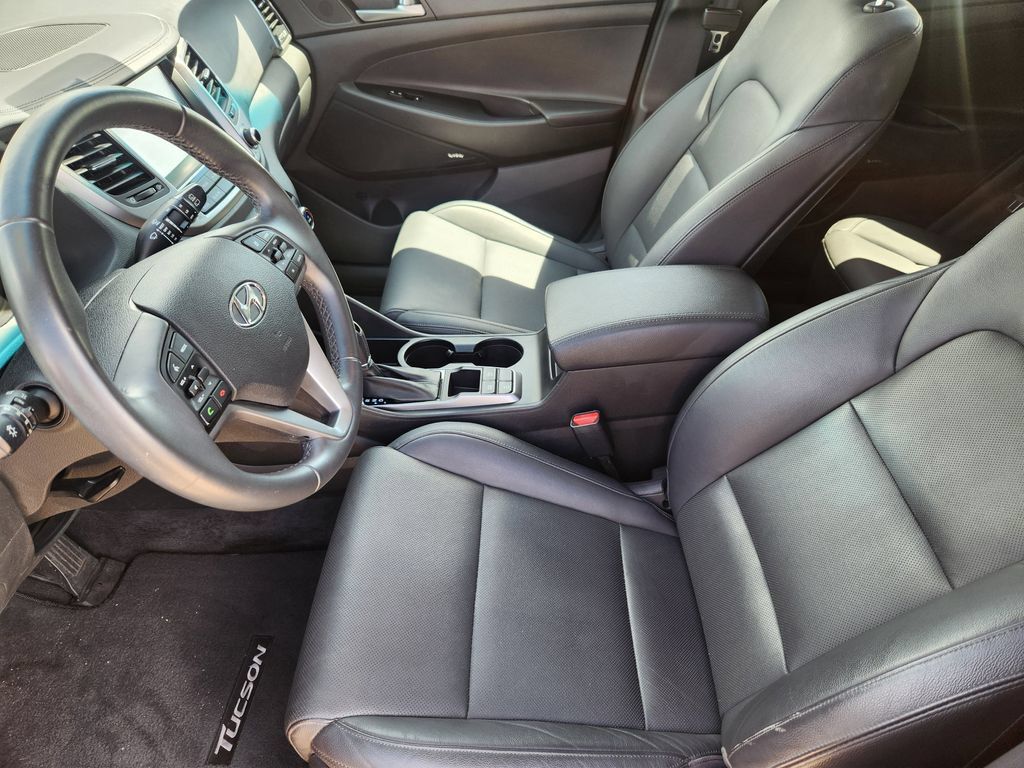 Used 2017 Hyundai Tucson SE Plus w/ Cargo Package AWD/4WD image 7