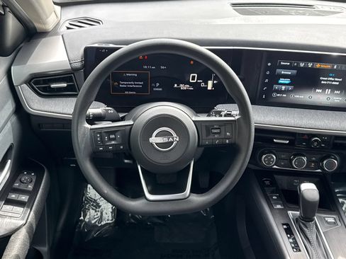 Used 2025 Nissan Kicks SV FWD image 23
