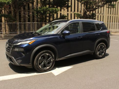 Used 2024 Nissan Rogue SV w/ SV Premium Package AWD/4WD image 12
