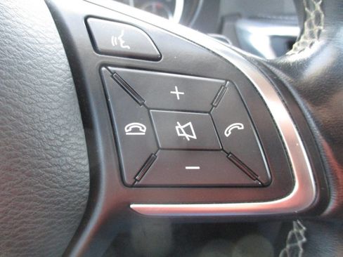 Used 2018 INFINITI QX30 Essential AWD 4dr Crossover (m image 21