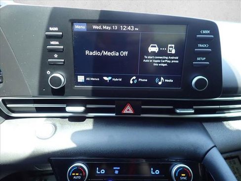 Used 2025 Hyundai Elantra Hybrid FWD image 16