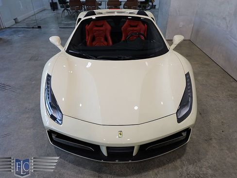 Used 2018 Ferrari 488 Spider image 13