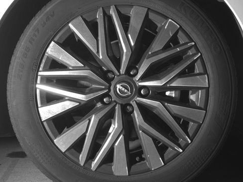 Used 2025 Nissan Altima 2.5 SV FWD image 13