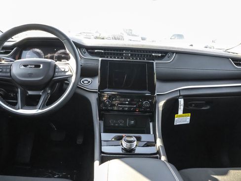 New 2025 Jeep Grand Cherokee Laredo X image 15