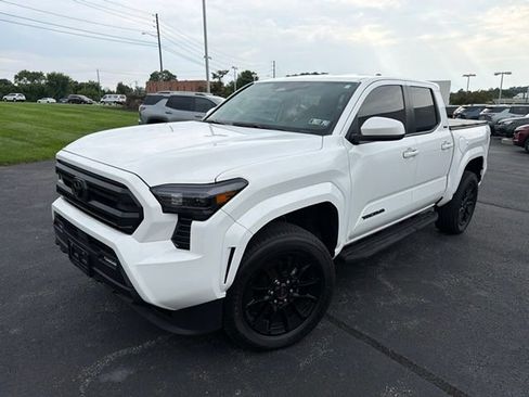 Used 2024 Toyota Tacoma SR5 AWD/4WD image 4