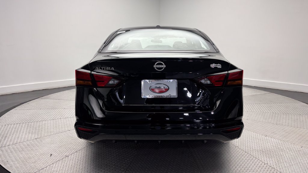 Used 2025 Nissan Altima 2.5 S FWD image 32