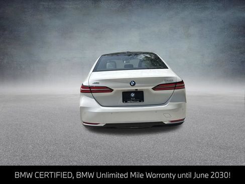 Certified 2026 BMW 530i xDrive w/ Premium Package AWD/4WD image 9