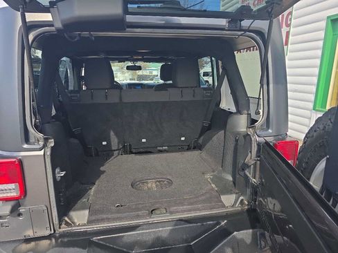 Used 2018 Jeep Wrangler Unlimited Sport S image 12