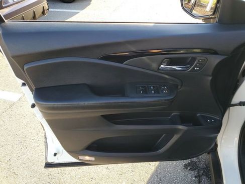 Used 2017 Honda Pilot Touring image 16