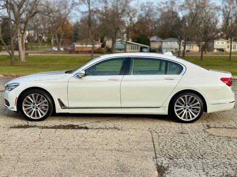 Used 2016 BMW 750i xDrive AWD/4WD image 8